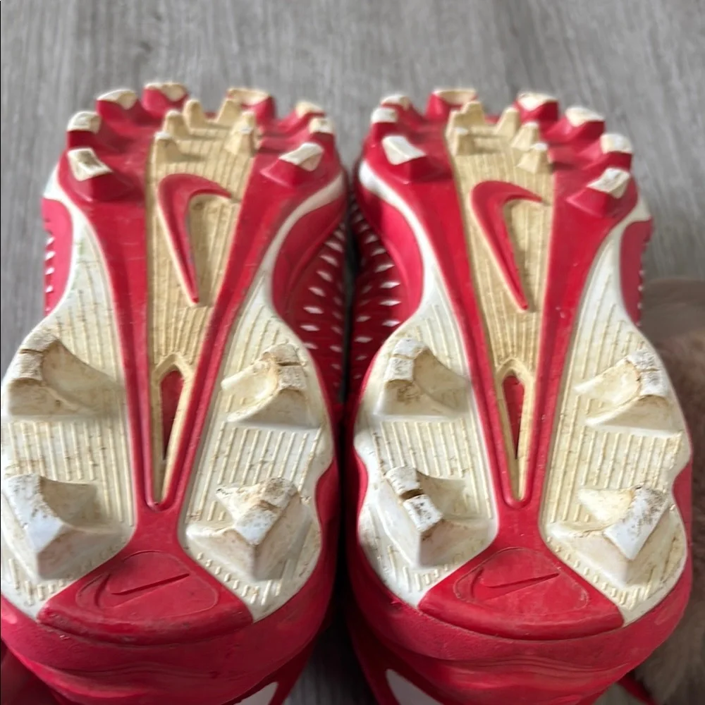 Red Nike cleats size 5y - Picture 5 of 7